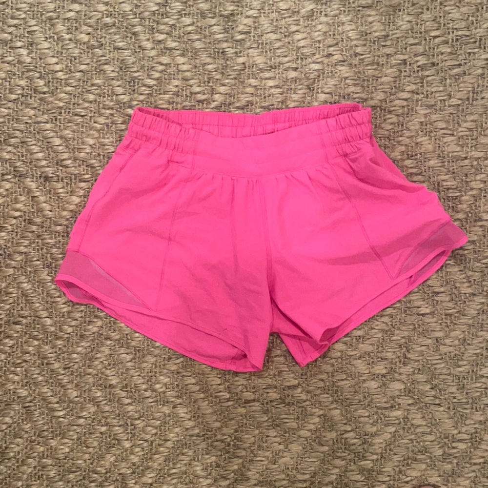 Lululemon *RARE* 4 in hotty hot shorts